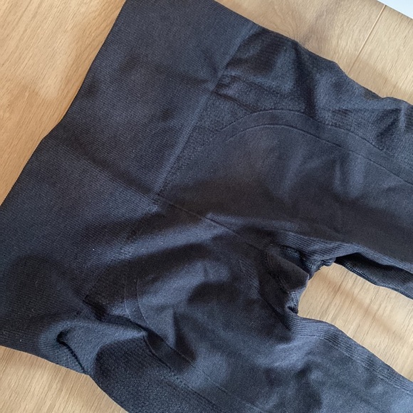 Lululemon Base Layer - Picture 4 of 4